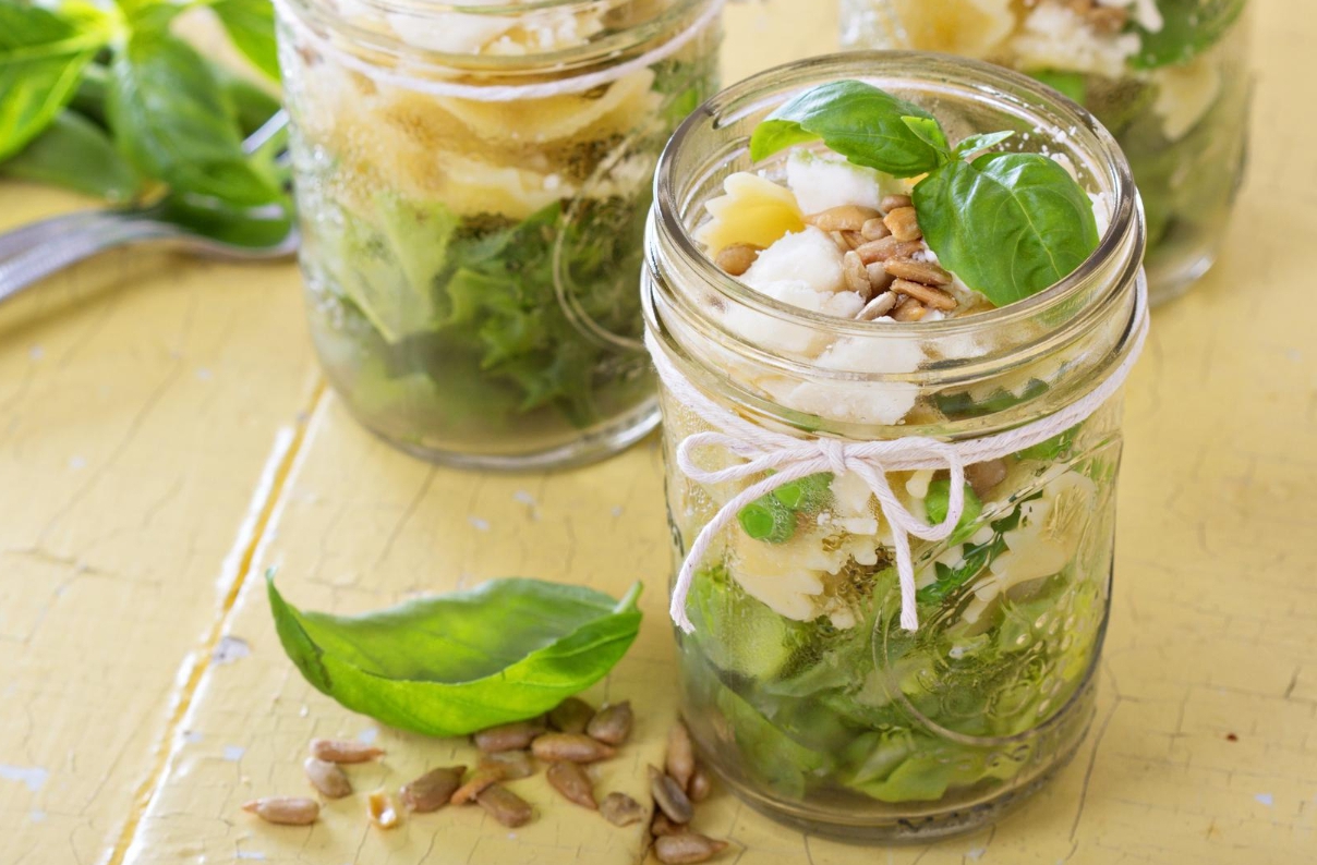 Fresh mason jar salad with layers of vegetables
